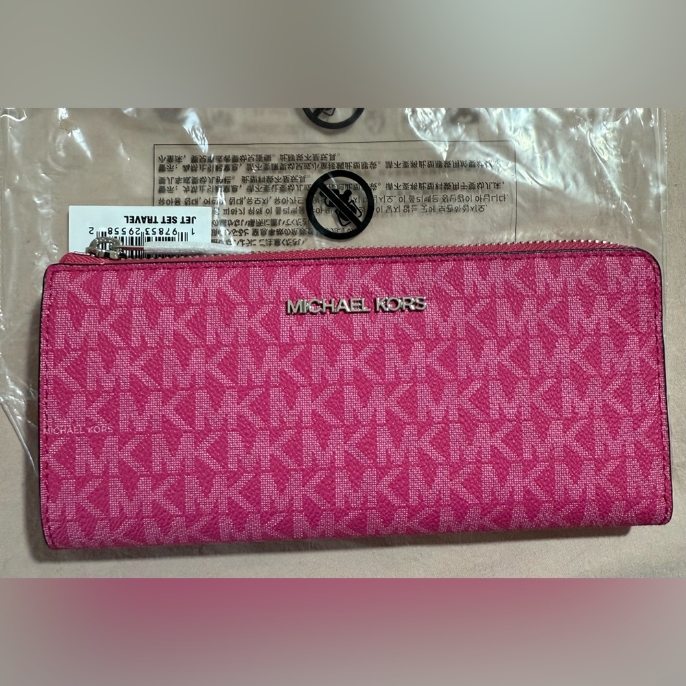 Michael Kors jet set travel Wallet